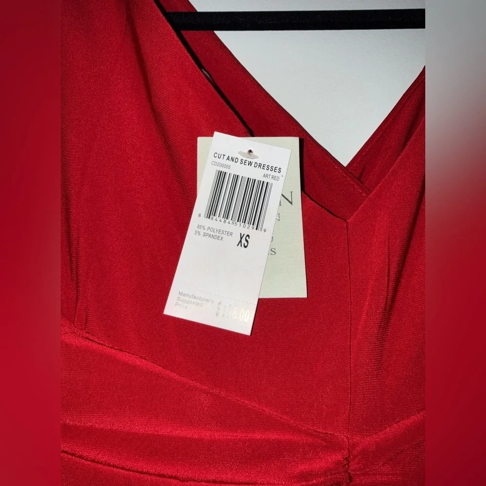 NWT Carmen Marc Valvo Quarter Sleeve Red Midi Dress with Slit Size XS